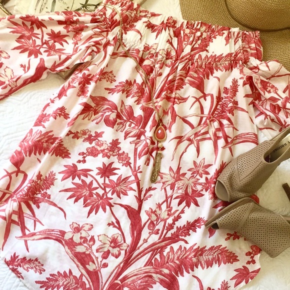 H&M Tops - NWT H&M off shoulder peasant top